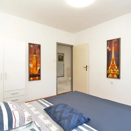 With A Parking Space - 21025 Apartment Medulin